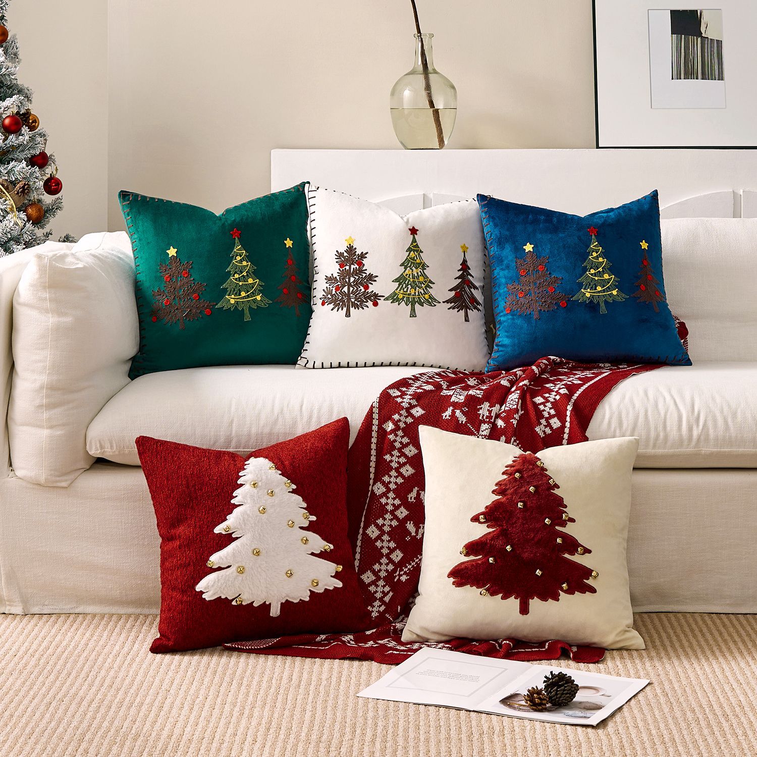 Embroidery Xmas Decorations - ปลอกหมอนปักลายคริสต์มาส 1 ชิ้น สีเขียว ขาว แดง