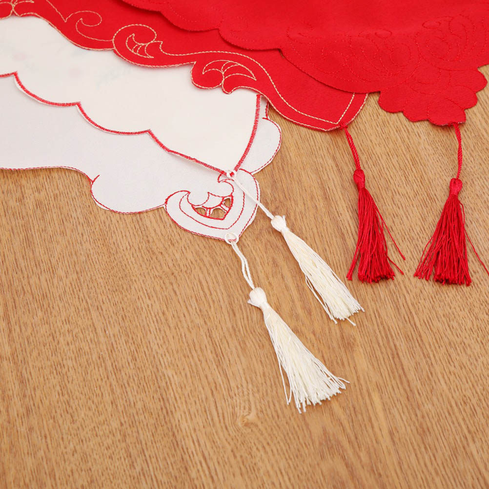 ผ้าปูโต๊ะปักลายคริสต์มาสสีแดง  - Embroidery Xmas Decorations บทวิจารณ์และราคา