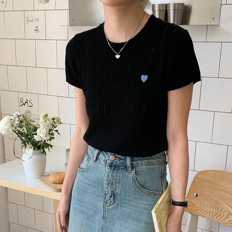 เสื้อยืดผู้หญิง คอกลม แขนสั้น  - Embroidery Design Love บทวิจารณ์และราคา