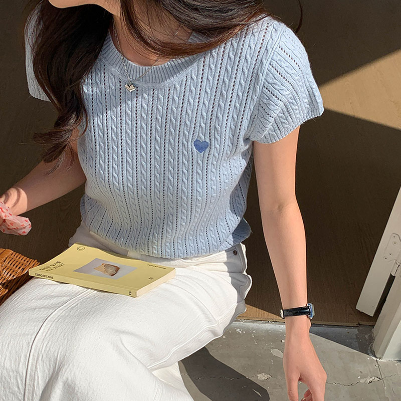 เสื้อยืดผู้หญิง คอกลม แขนสั้น  - Embroidery Design Love บทวิจารณ์และราคา