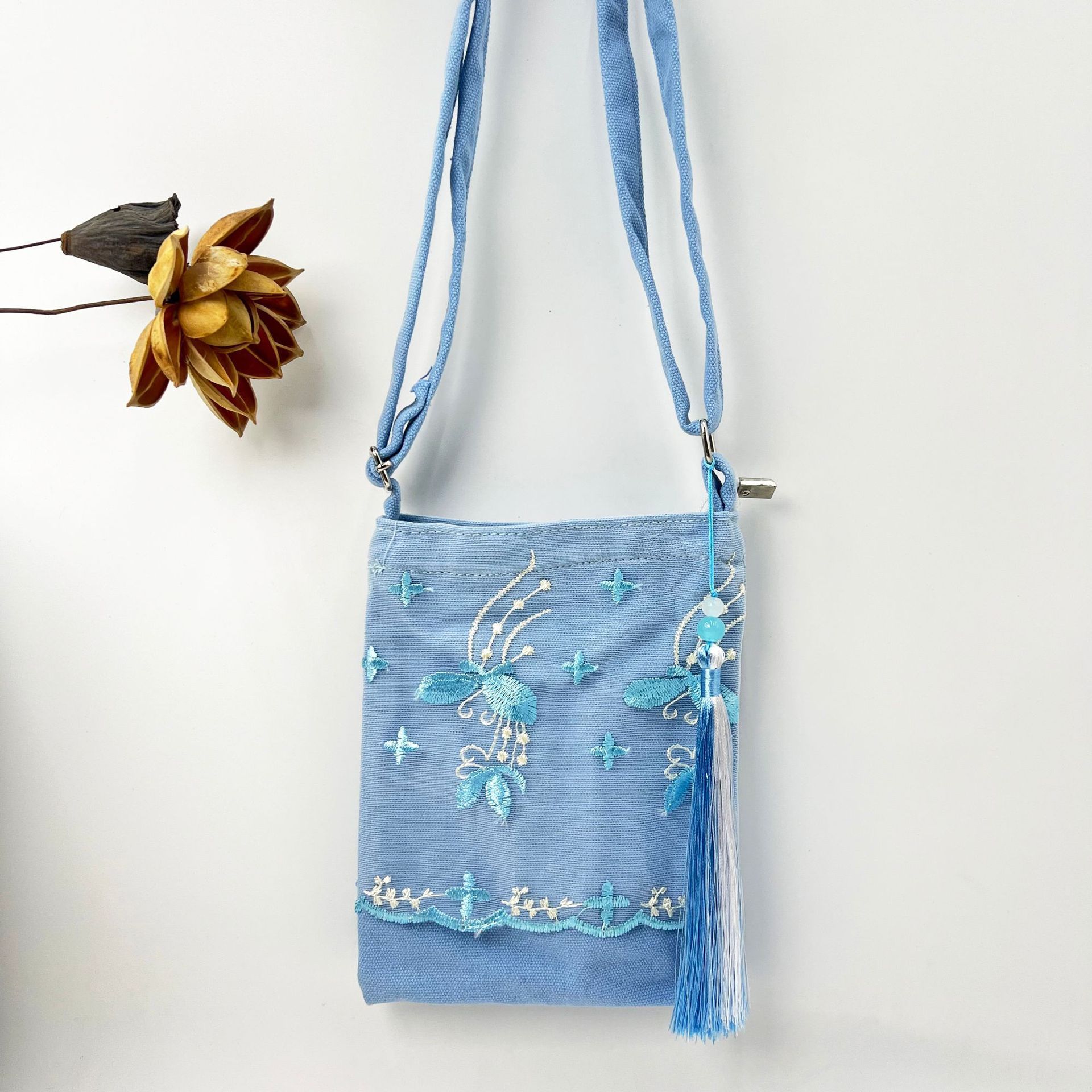 กระเป๋าสี่เหลี่ยมเล็กปักลายลูก - Embroidery Artist บทวิจารณ์และราคา