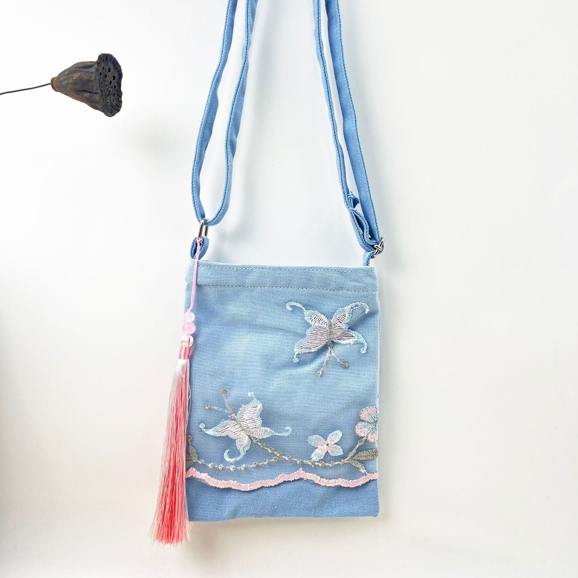 กระเป๋าสี่เหลี่ยมเล็กปักลายลูก - Embroidery Artist บทวิจารณ์และราคา