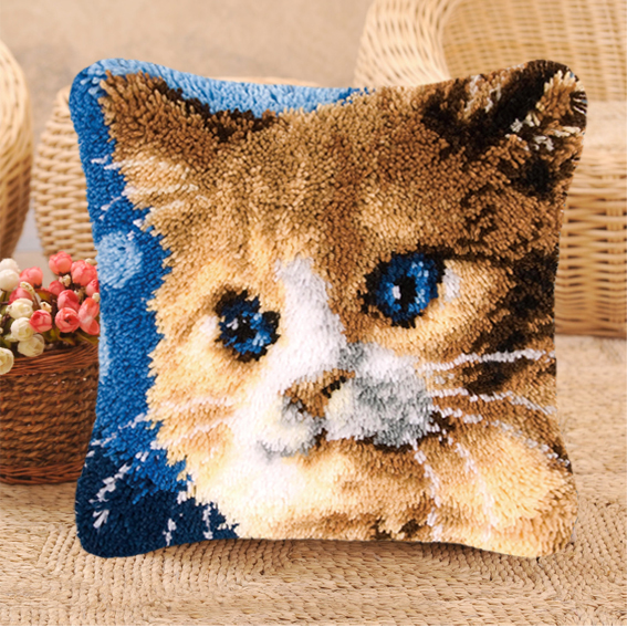 ชุดอุปกรณ์เย็บพรมแบบ Latch Hoo - Printed Embroidery Kit บทวิจารณ์และราคา