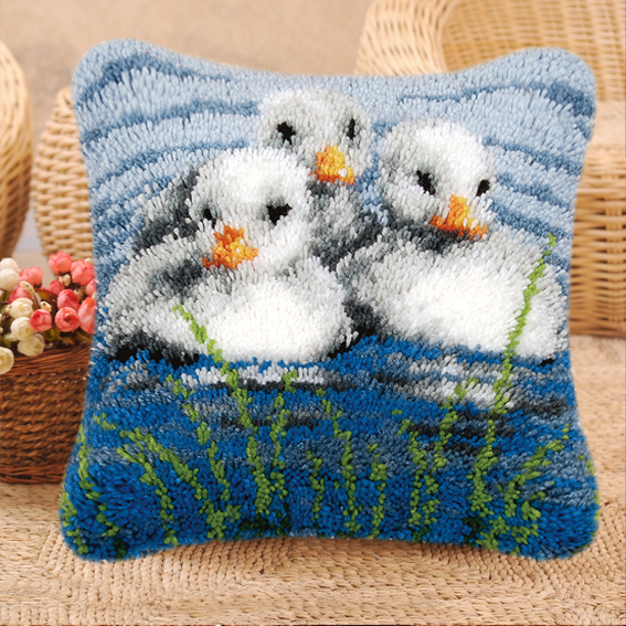 ชุดเย็บปักถักร้อยลายสัตว์ หมอน - Printed Embroidery Kit บทวิจารณ์และราคา